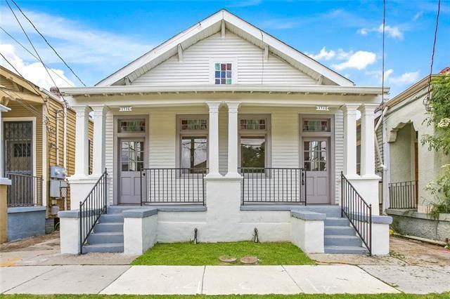 bungalow-style house featuring a porch