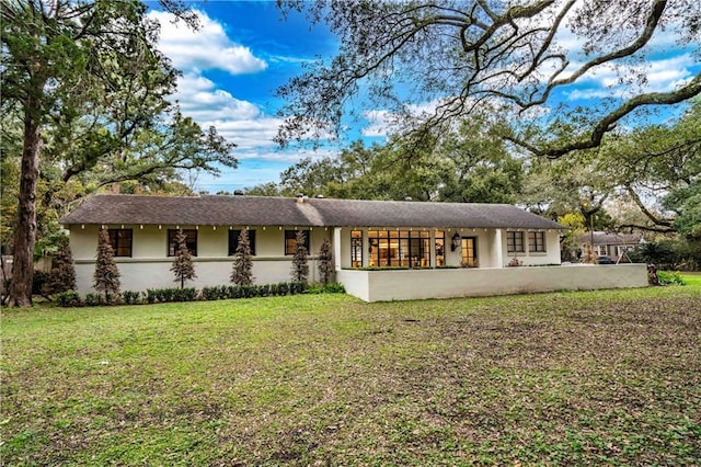 view of front of home with a front lawn