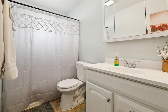 bathroom featuring a shower with curtain, vanity, and toilet