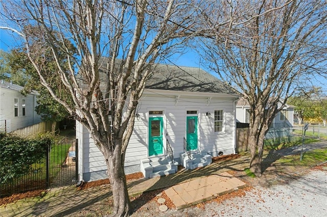 view of front of property featuring fence and entry steps
