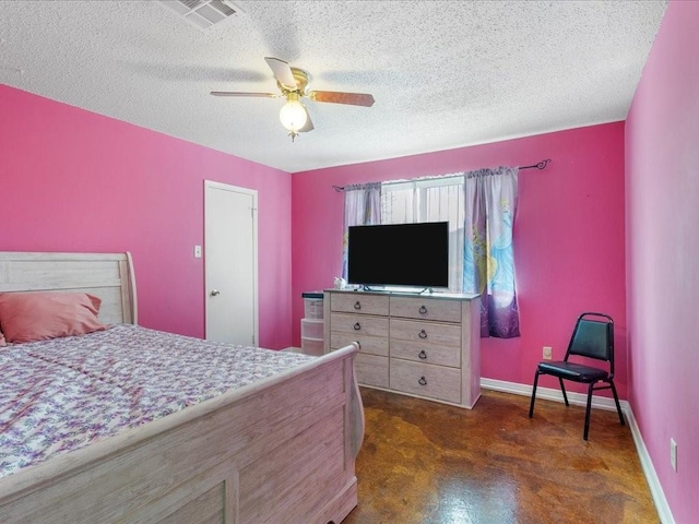 bedroom featuring ceiling fan and a textured ceiling