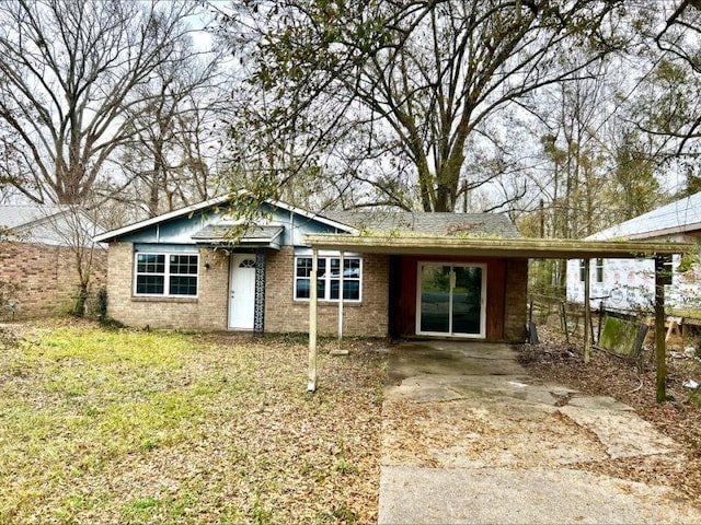 single story home featuring a carport