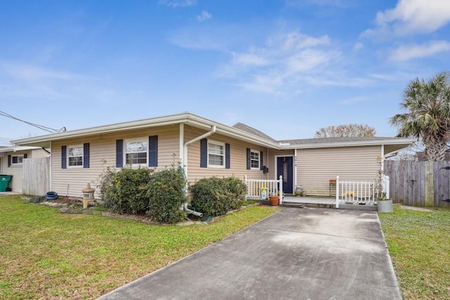 single story home featuring a front yard