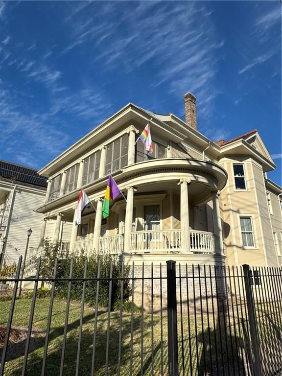 view of front of home featuring covered porch