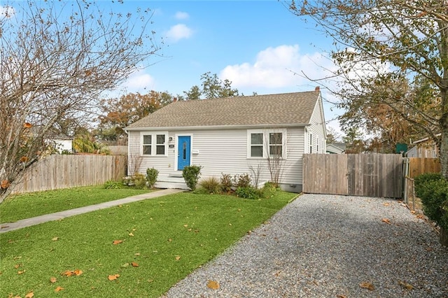 view of front of home featuring a front lawn