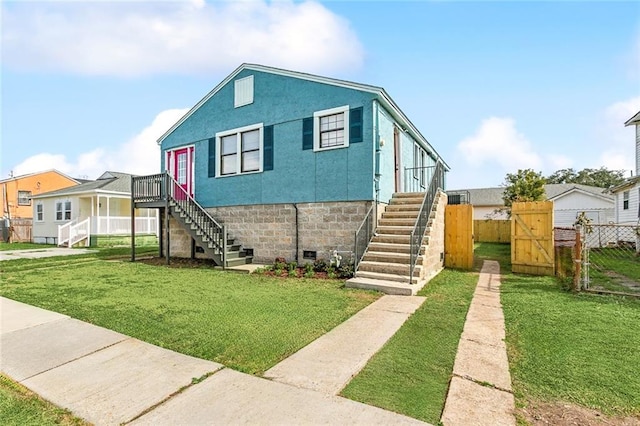 view of front facade featuring a front yard