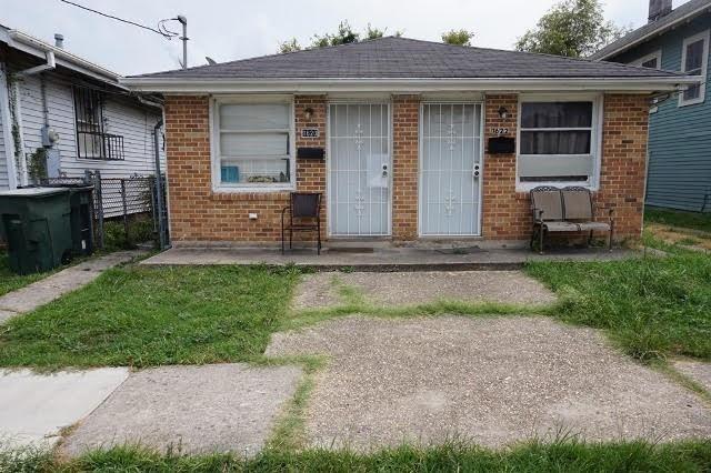 entrance to property with a patio area