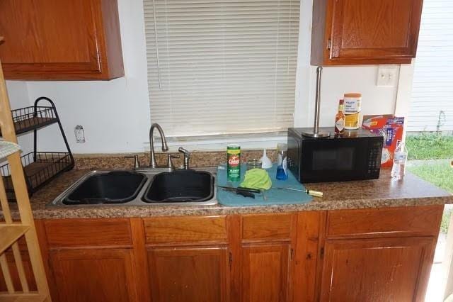 kitchen featuring sink