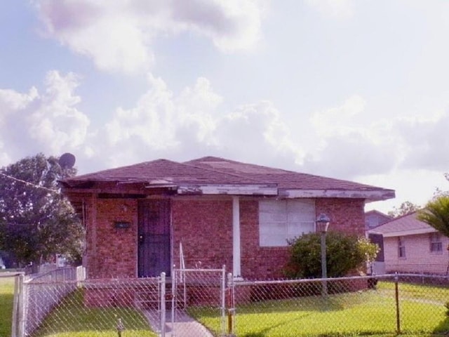 view of front of home with a front yard