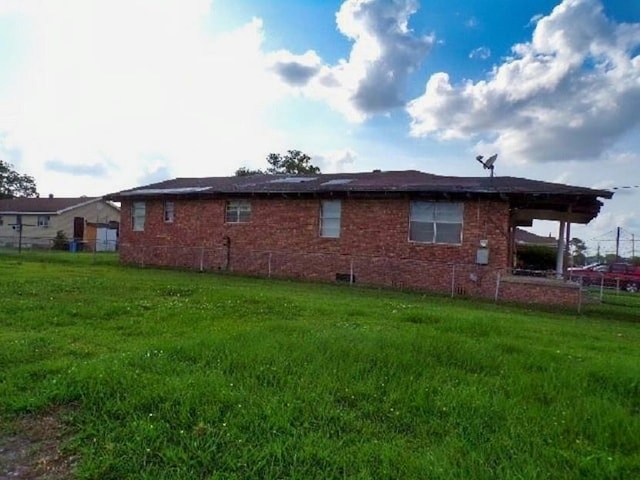 view of side of property featuring a yard