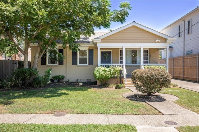 view of front of home featuring a front lawn and covered porch