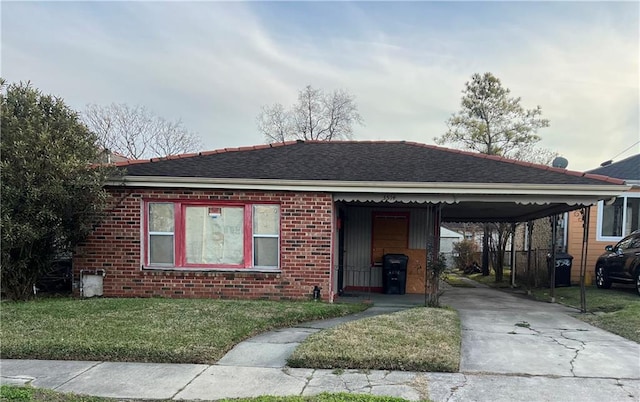 view of front facade with a front lawn and a carport