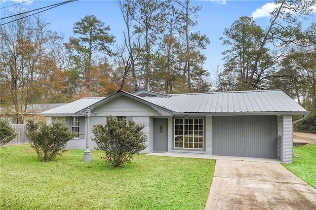 single story home with a front yard