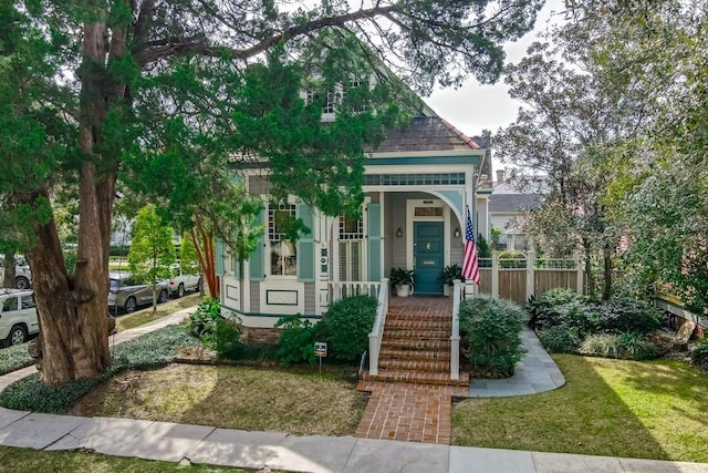 view of front of property with a front yard