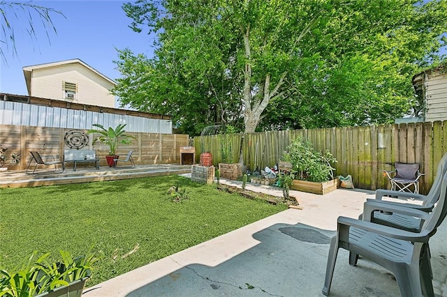 view of yard featuring a patio area