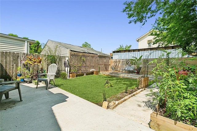 view of yard with a patio