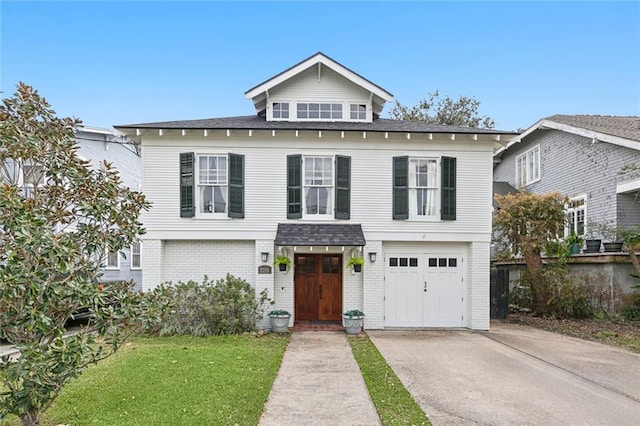 view of front facade with a garage and a front yard