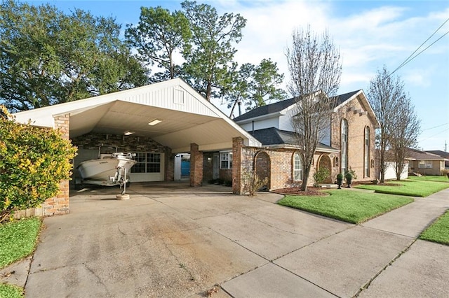 view of front facade with a front lawn