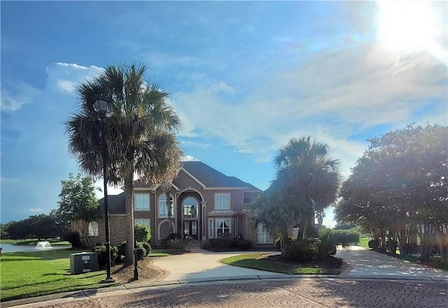 view of front of home featuring a front lawn