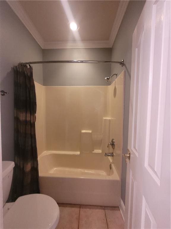 bathroom with shower / tub combo with curtain, crown molding, tile patterned floors, and toilet