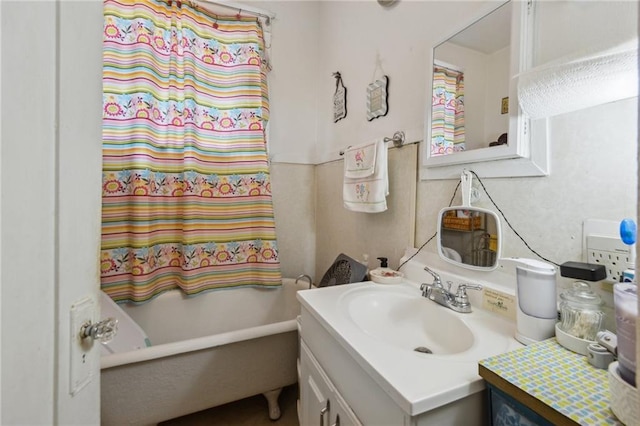 171315 8th St, New Orleans, LA 70115 - full bath featuring shower / bath combo with shower curtain and vanity