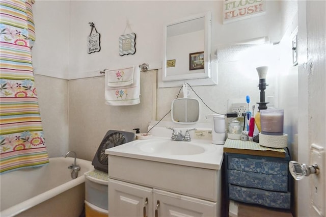 171315 8th St, New Orleans, LA 70115 - bathroom featuring vanity and a bath