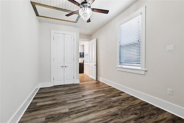 unfurnished bedroom with dark wood-type flooring, a closet, and ceiling fan