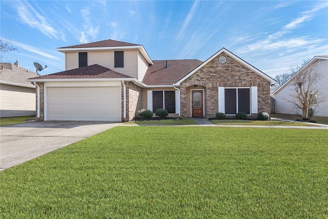 front facade featuring a front yard