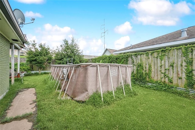 view of yard with a pool