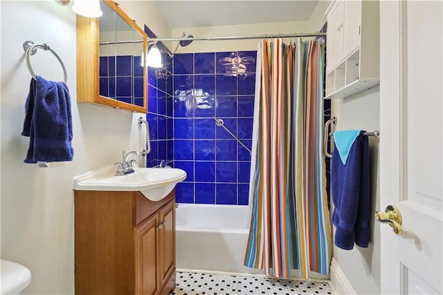 full bathroom with shower / bath combination with curtain, vanity, and toilet