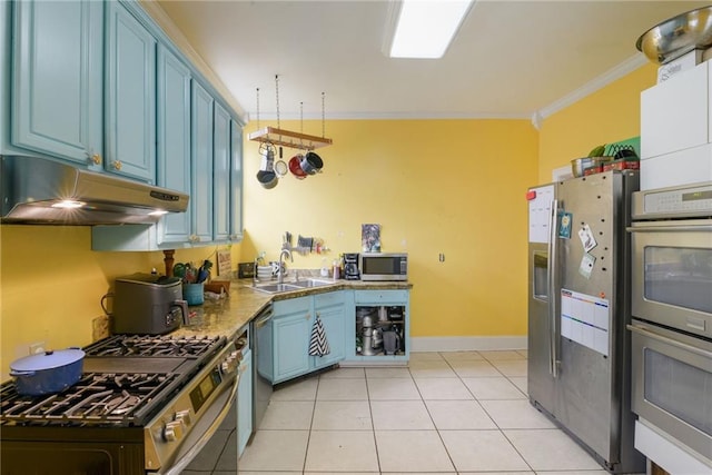 kitchen featuring stainless steel appliances, crown molding, sink, and blue cabinetry