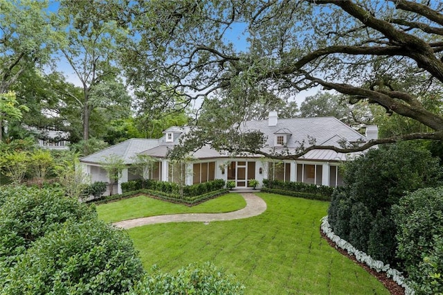 view of front of house with a front yard