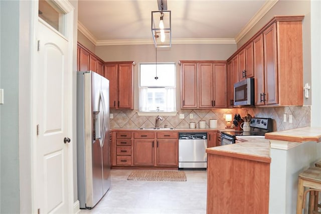 kitchen with sink, crown molding, decorative light fixtures, kitchen peninsula, and stainless steel appliances