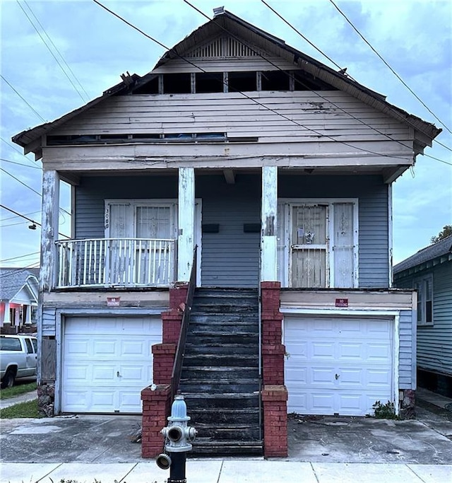 view of front of home with a garage and covered porch