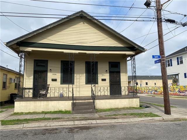 bungalow-style house featuring covered porch