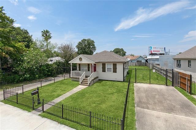 bungalow-style home with a front lawn