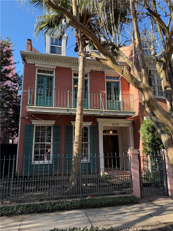 view of front of house featuring a balcony