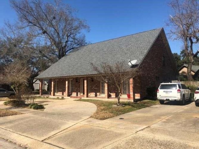 view of front facade with covered porch