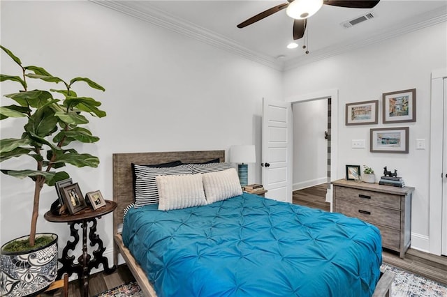 bedroom with hardwood / wood-style flooring, crown molding, and ceiling fan