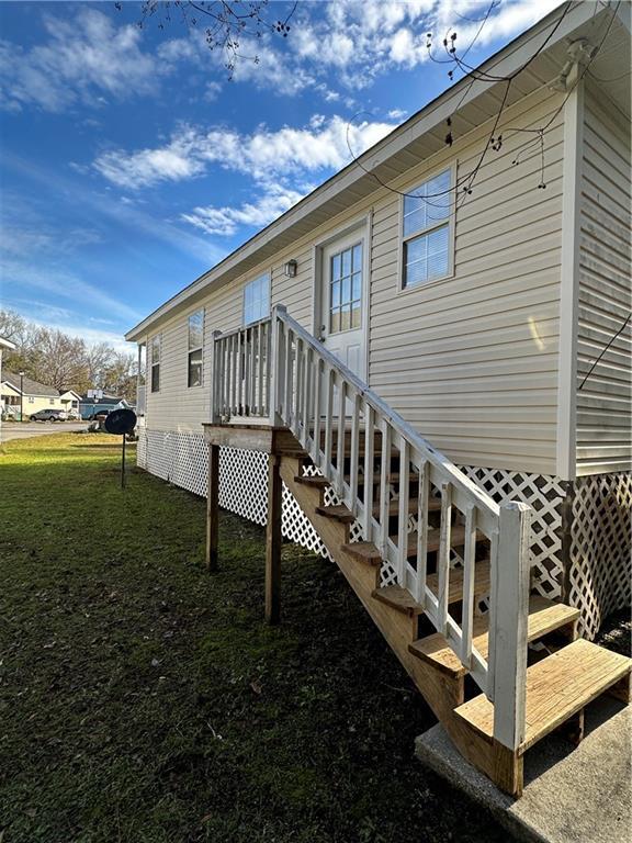 exterior space featuring a yard