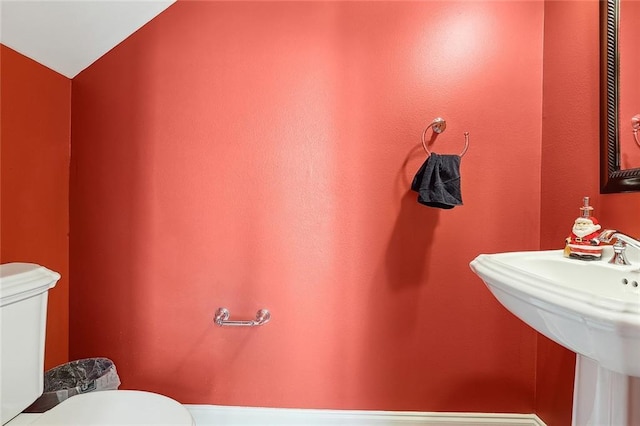 7 Bluebird St, New Orleans, LA 70124 - bathroom with toilet and a sink