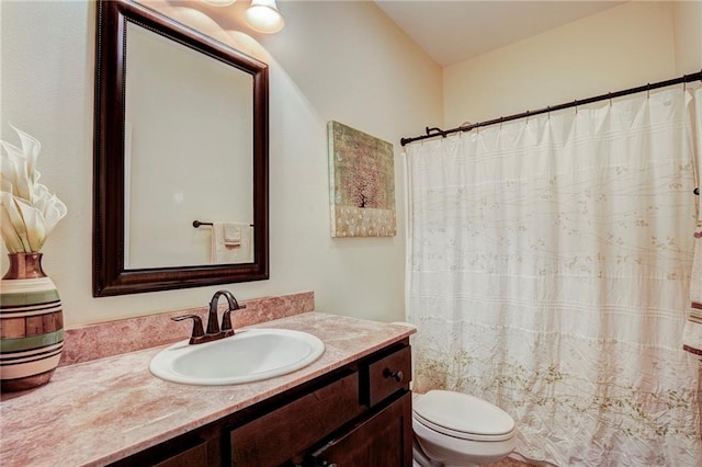 bathroom featuring a shower with curtain, vanity, and toilet