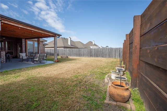 view of yard featuring a patio area