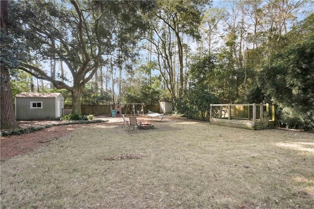 view of yard with a storage unit