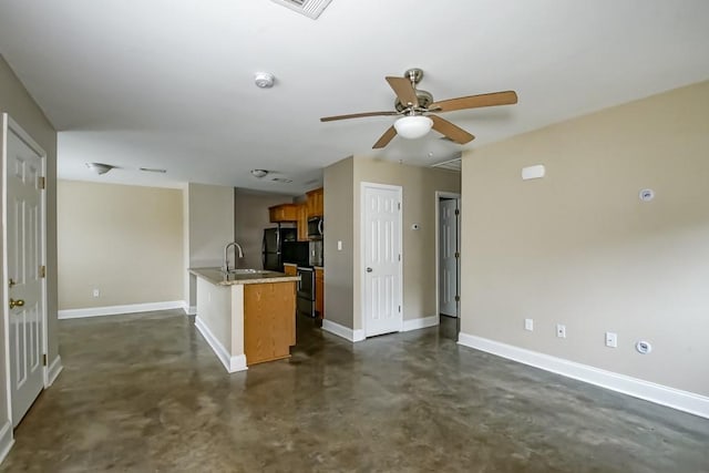 kitchen featuring black refrigerator, sink, kitchen peninsula, and ceiling fan