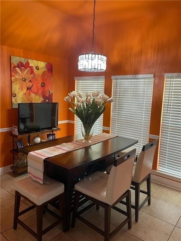 dining room featuring light tile patterned floors