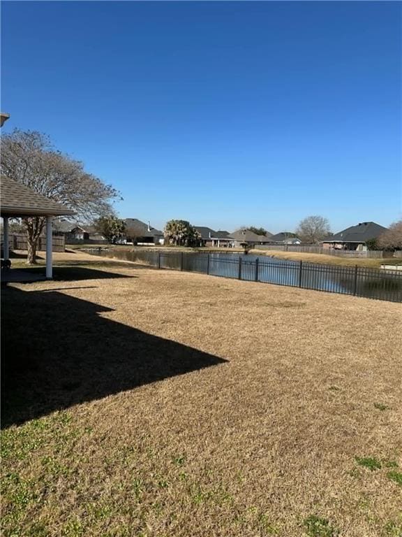 view of yard featuring a water view