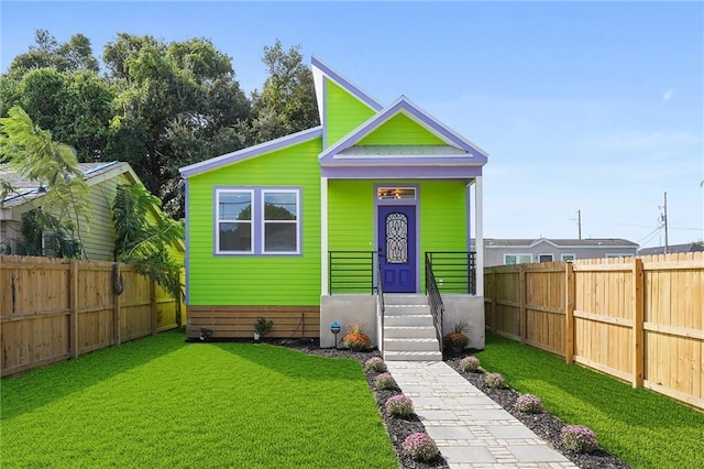 view of front facade with a front yard