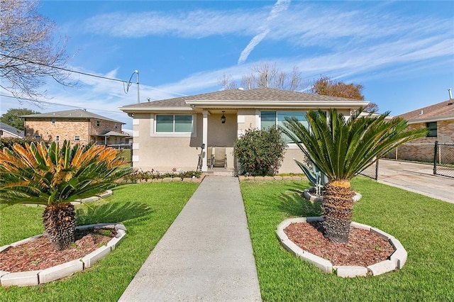 view of front facade with a front lawn