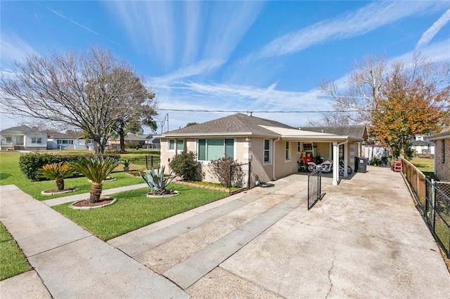 ranch-style house featuring a front yard